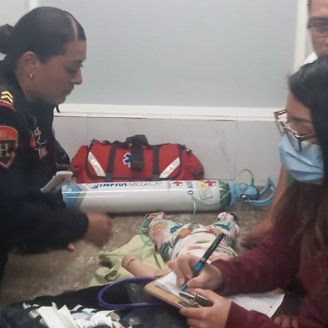 Así Salvaron de Morir a Bebé que No Podía Respirar en el Metro Merced CDMX