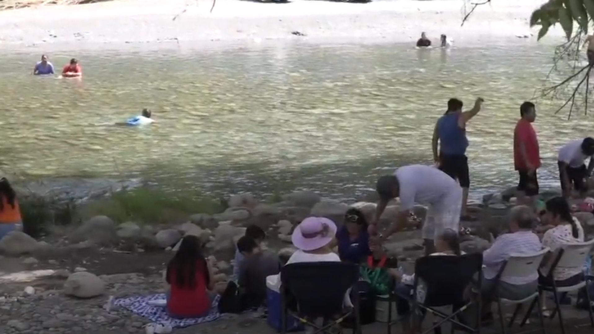 Familias disfrutan el fin de semana acudiendo a disfrutar al campo