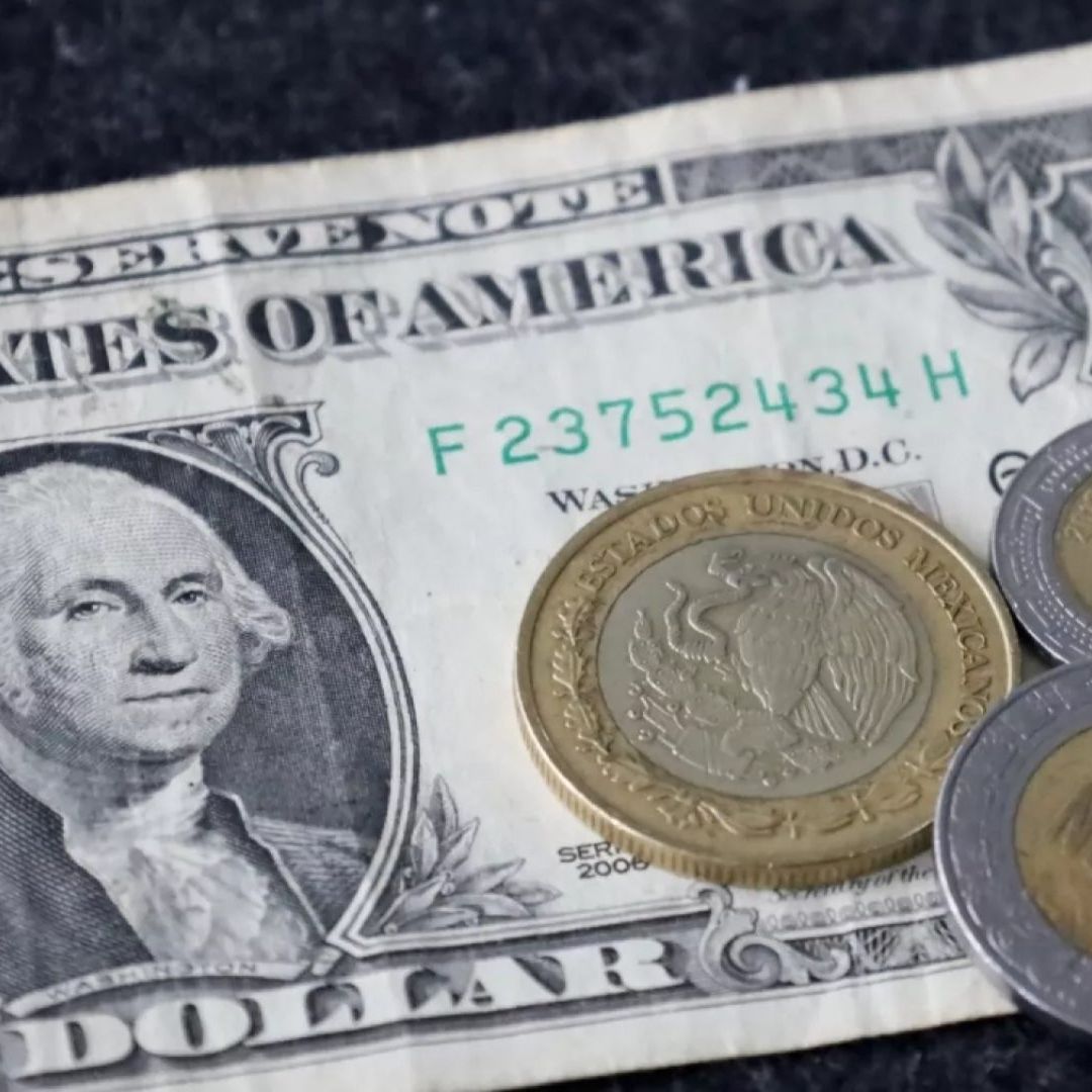 Peso Mexicano Inicia Semana con Retroceso: Se Deprecia ante Avance Mundial del Dólar