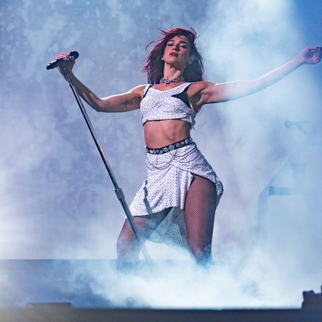 Hallan bombas en la casa de Dua Lipa