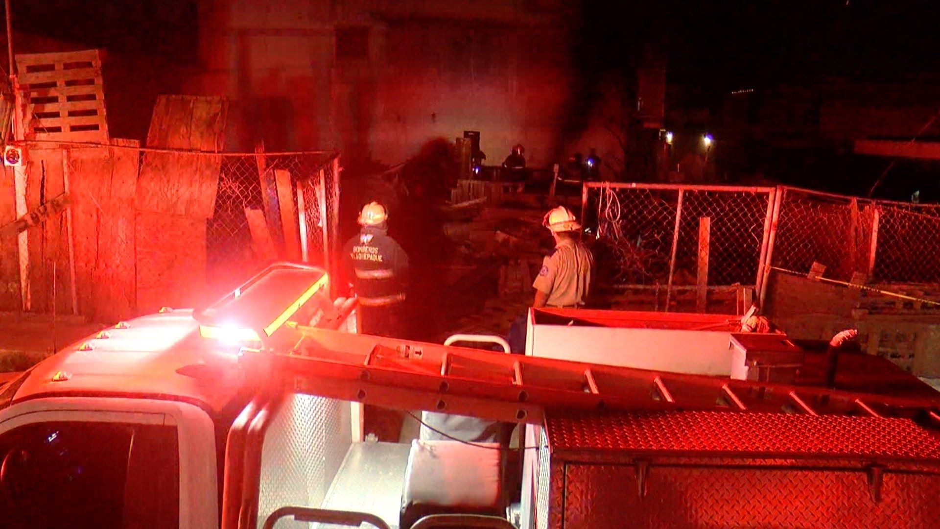 Fuerte Incendio en Fábrica de Tarimas Amenaza Viviendas De Tlaquepaque