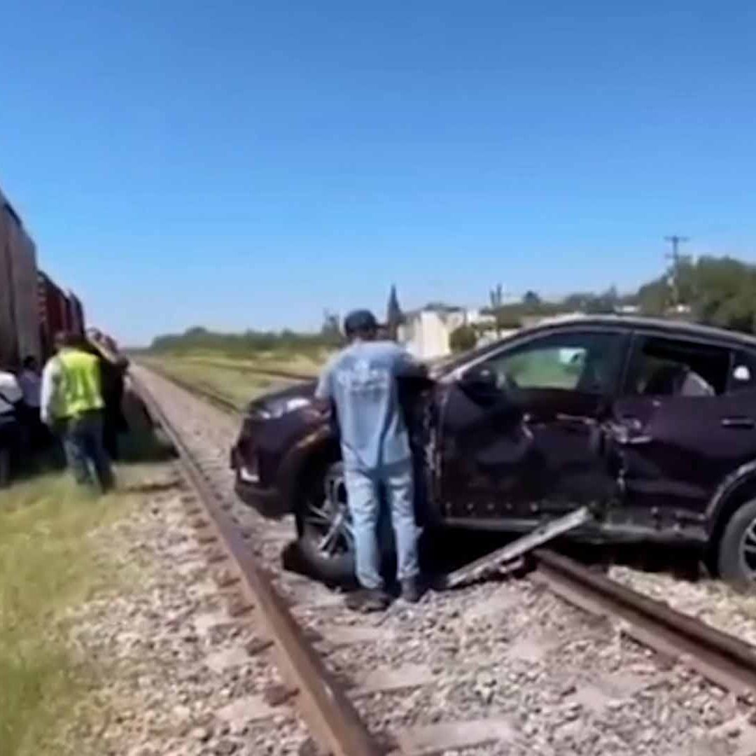 Tren Choca Camioneta de Vocalista de Grupo Musical en Coahuila