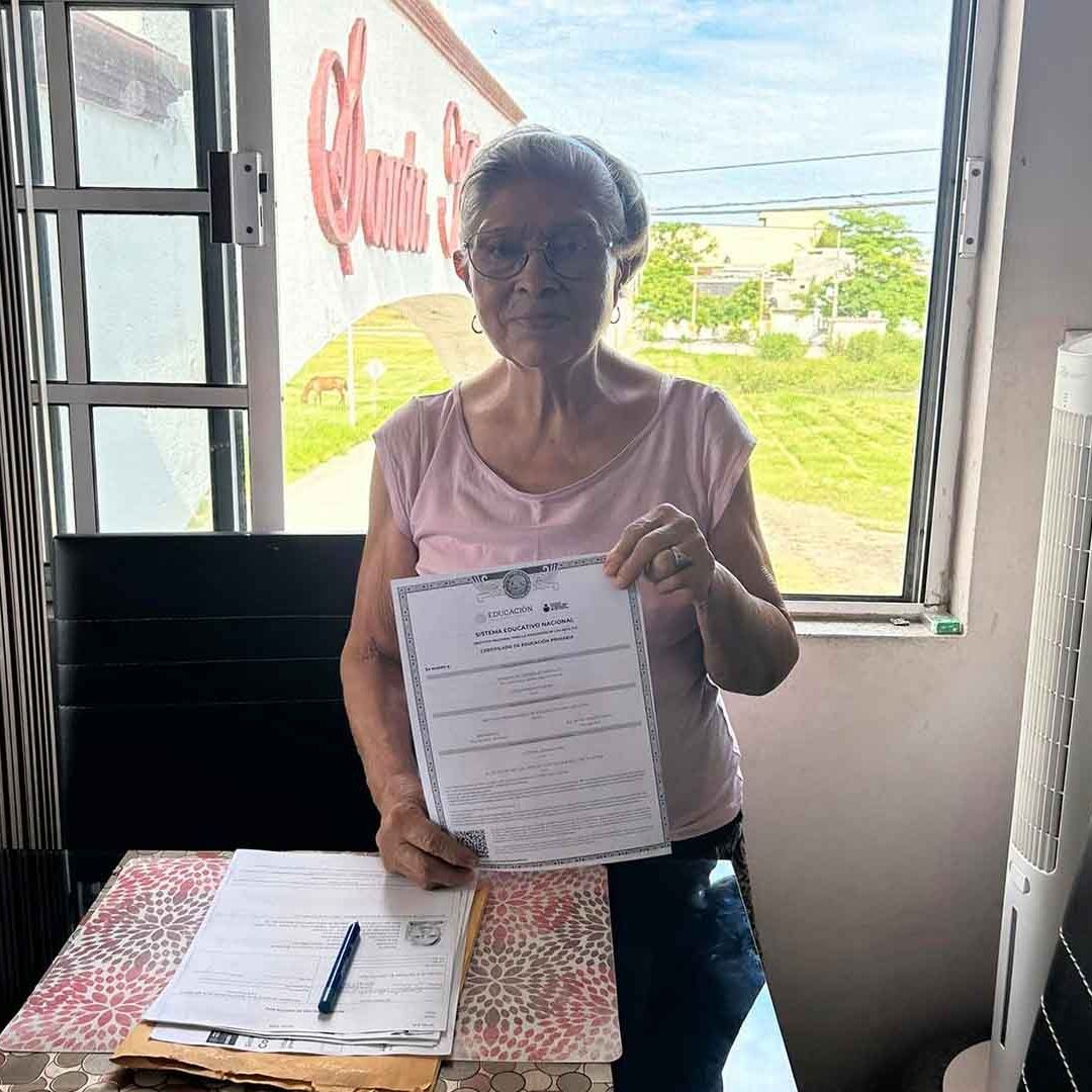 Abuelita de Altamira Logra Terminar Estudios de Primaria ¡a los 82 Años!