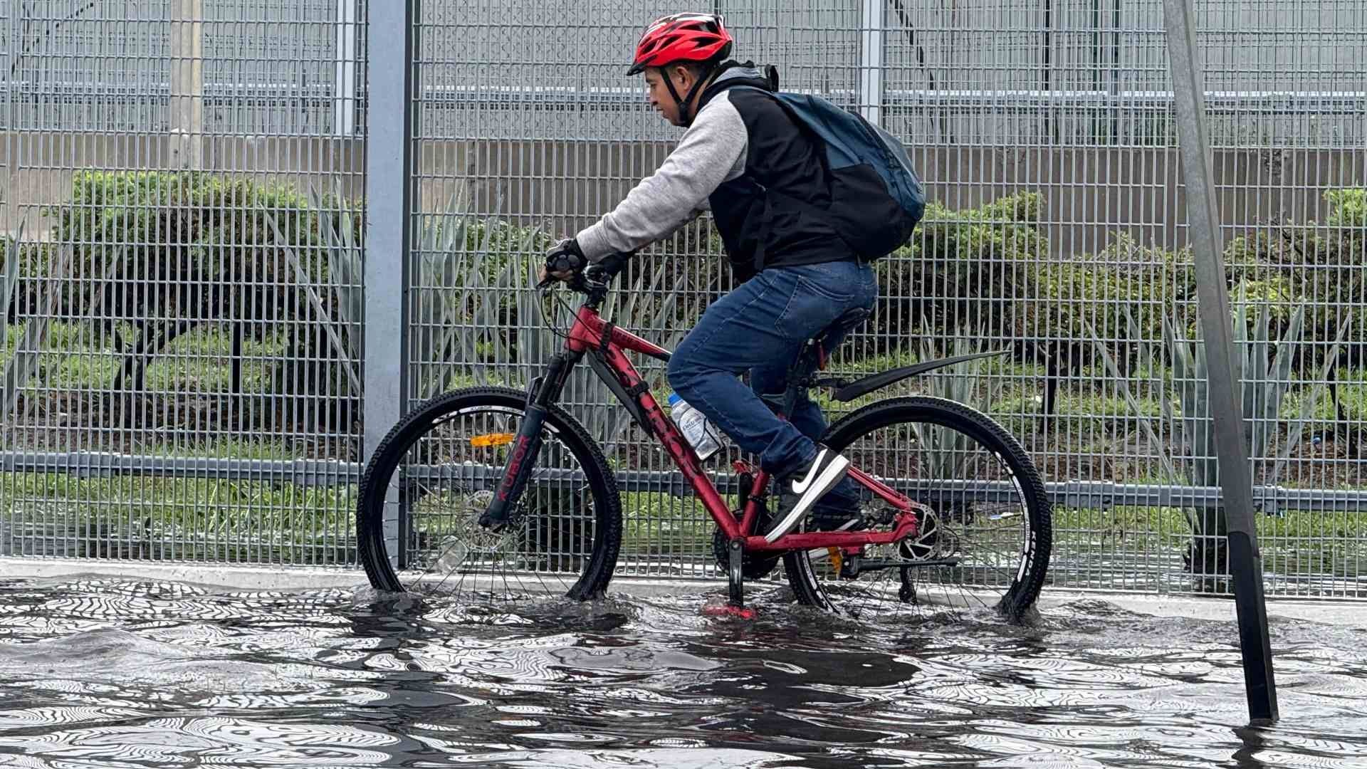 Afectaciones en vialidades luego de intensa lluvia en CDMX