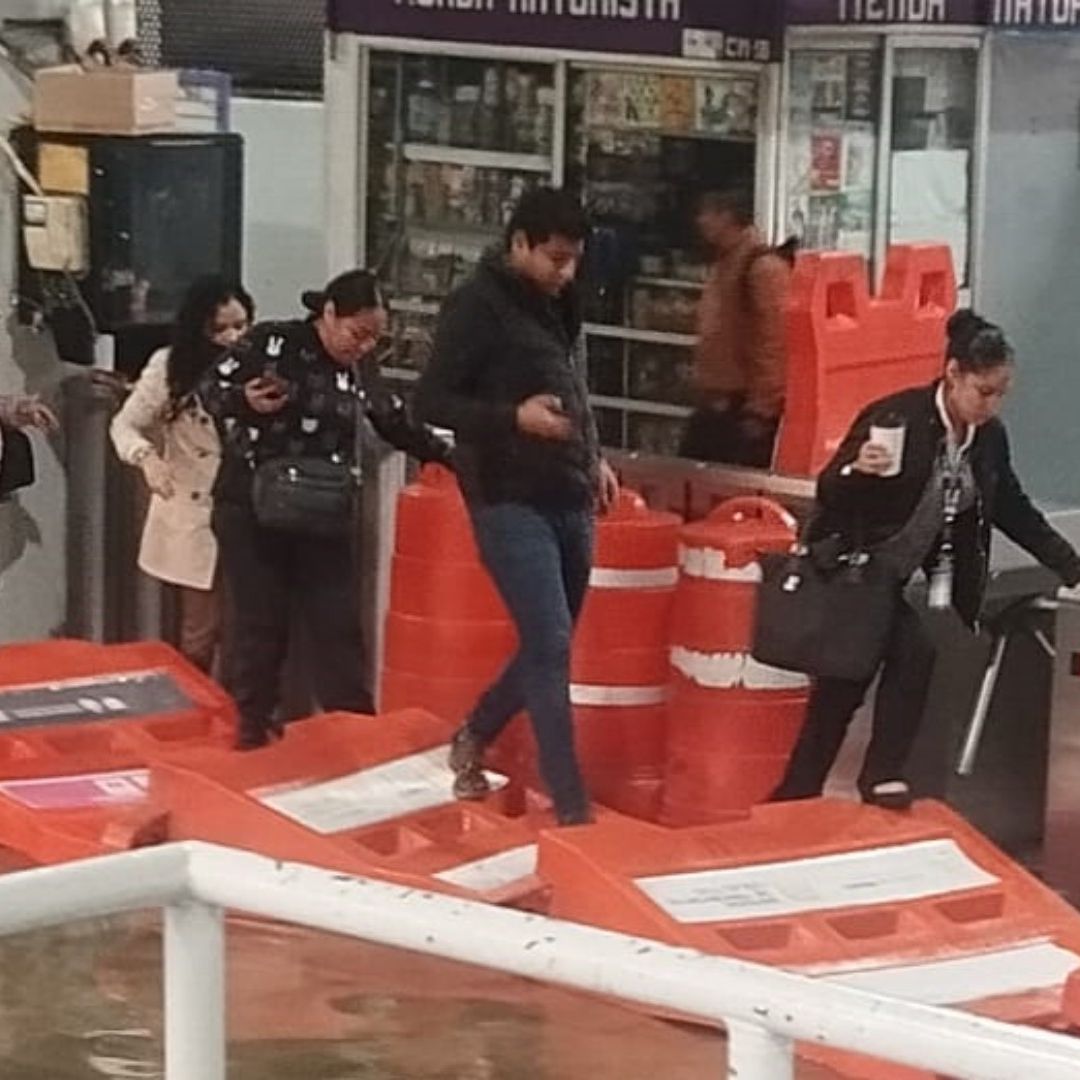 Inundación en estación del Metro Pantitlán hoy, 12 de agosto de 2025
