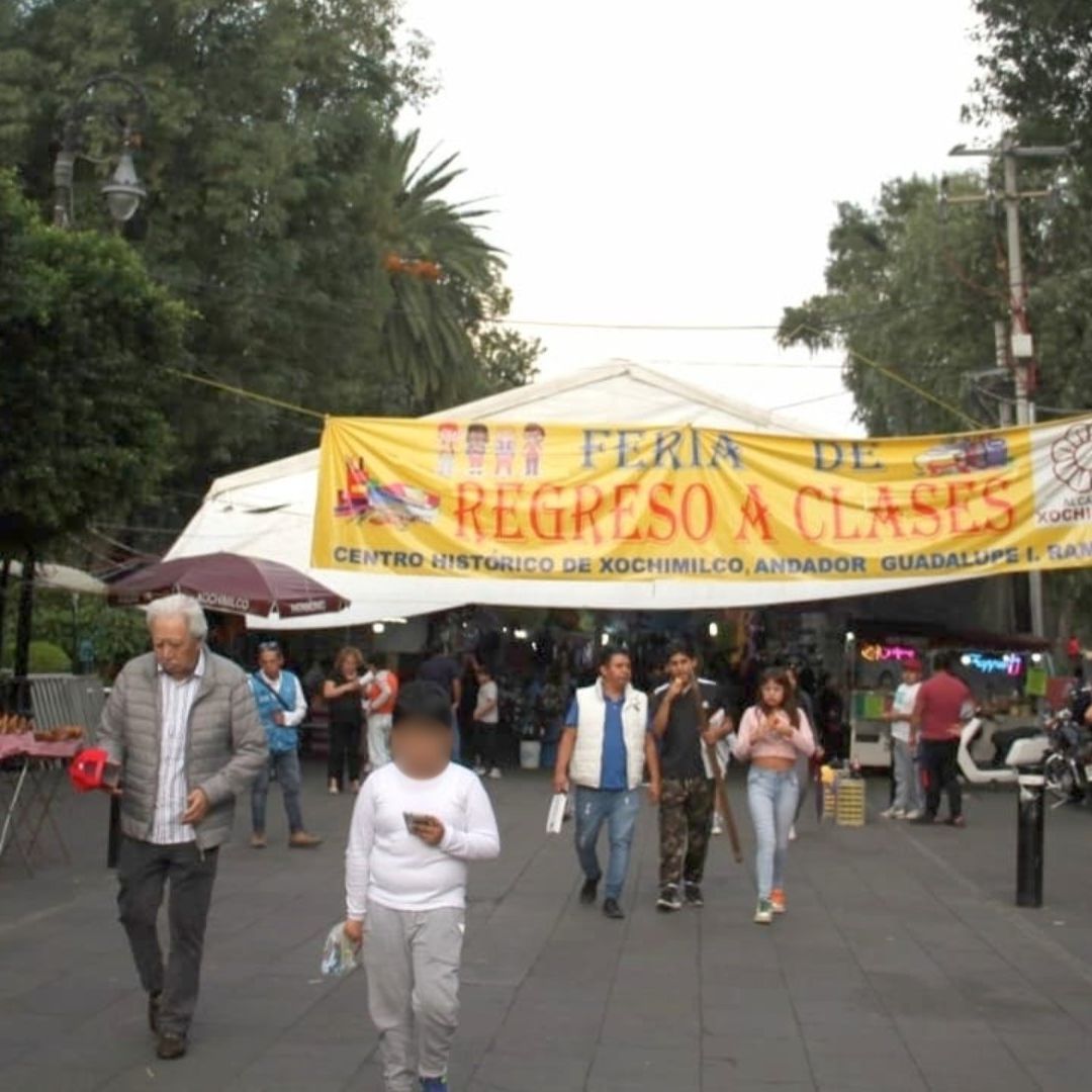 La alcaldía Xochimilco cuenta con la Feria de Regreso a Clases 2024 en la que los padres de familia pueden comprar útiles y uniformes escolares