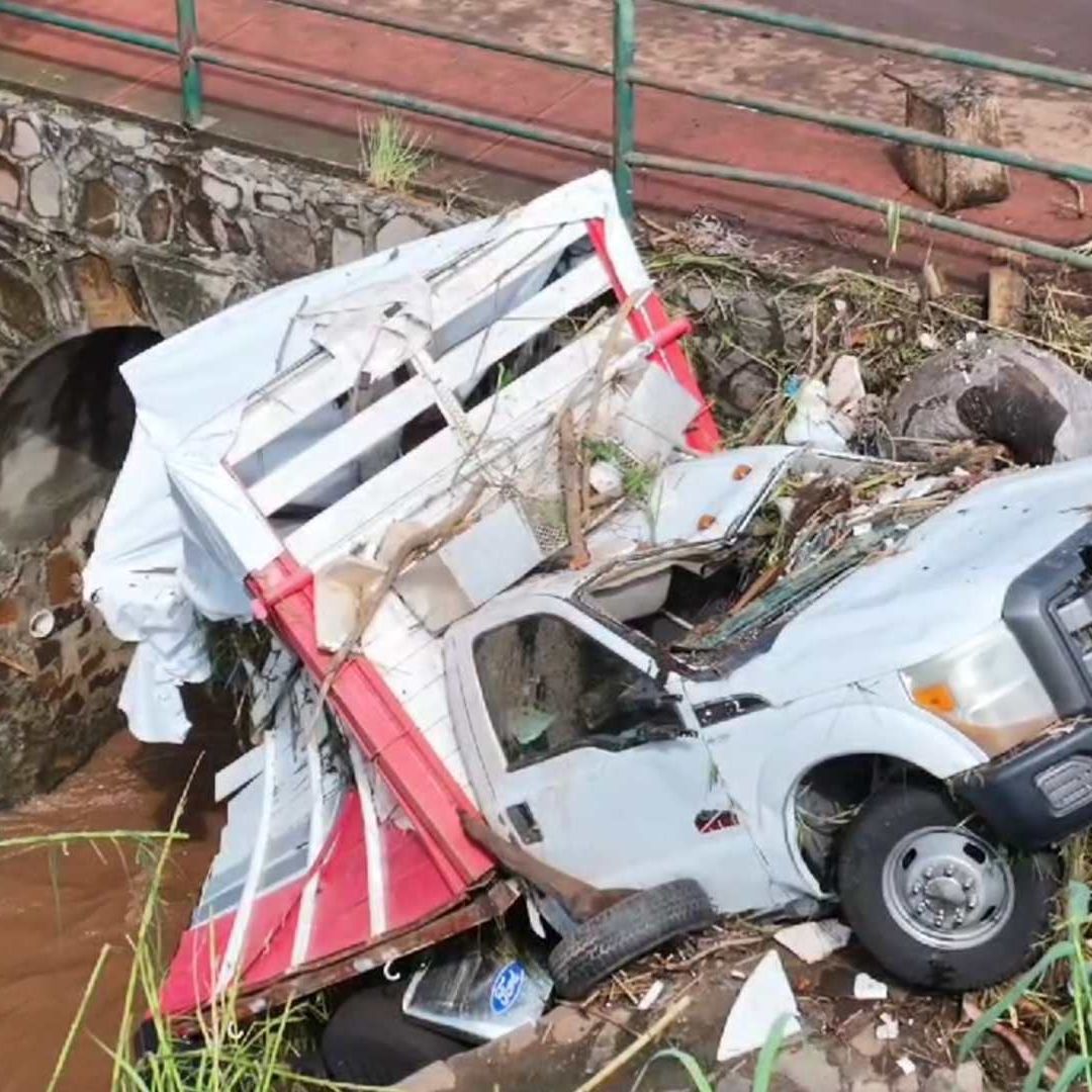 Desbordamiento de presa La Tecata deja inundado al municipio de Zapotlanejo.