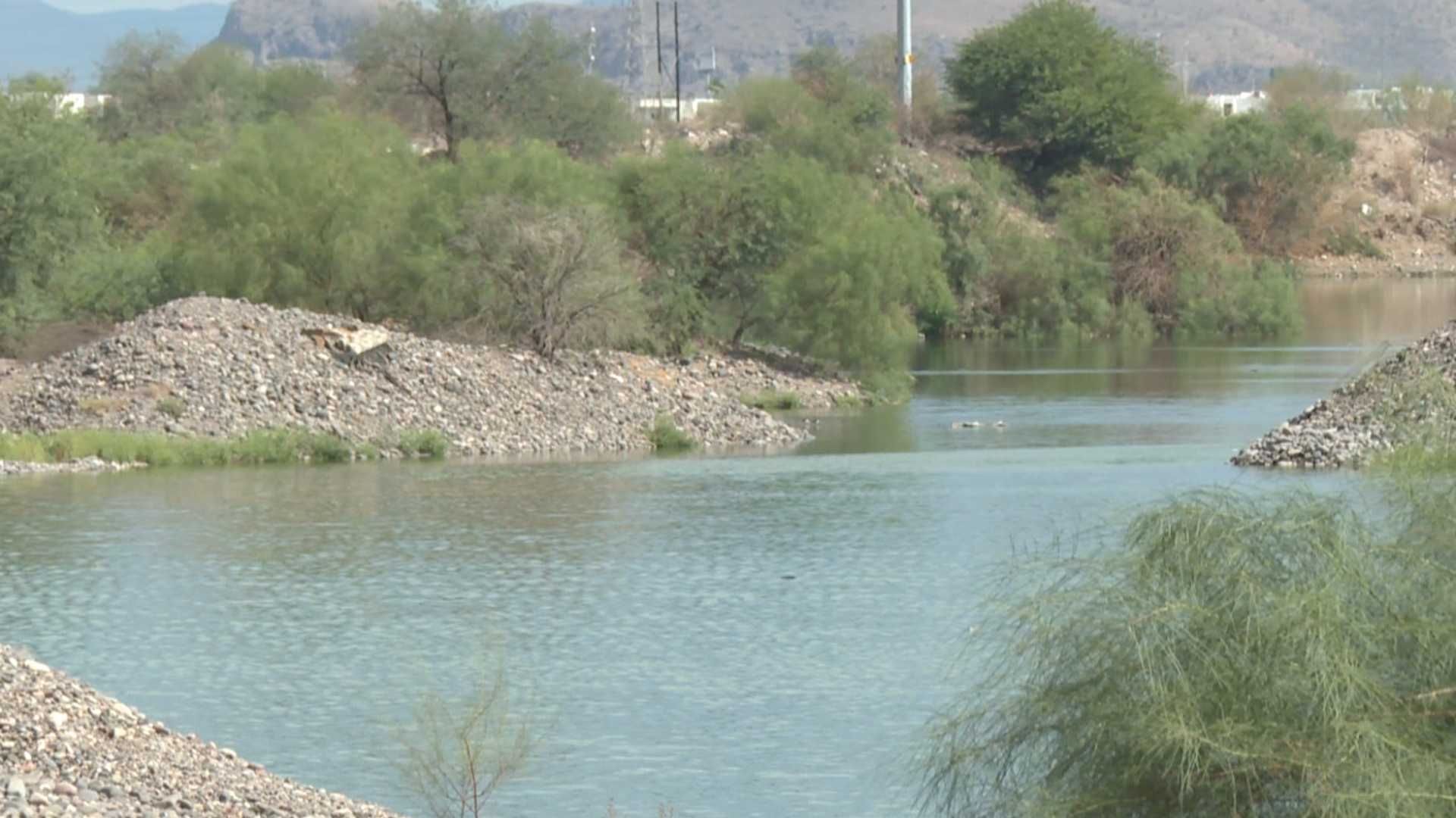 Encuentran Cuerpo Sin Vida de un Hombre Flotando en Laguna de Hermosillo