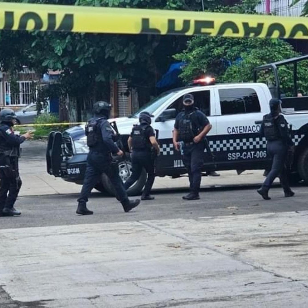 Elementos de la Secretaría de Seguridad Pública y elementos municipales desplegaron un fuerte operativo logrando la detención de estas personas.