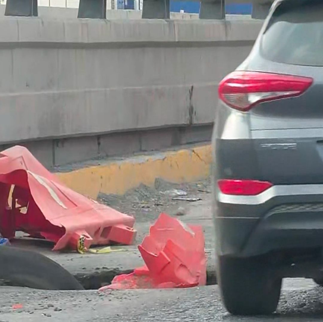 Conductores están en constante peligro de dañar su auto y vida por el socavón