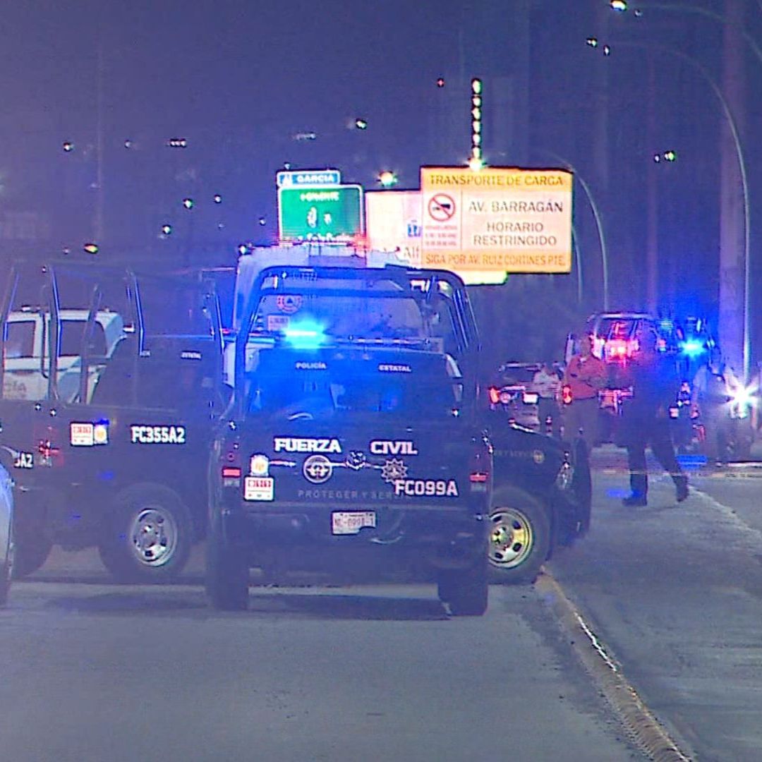 Fuerza Civil en la avenida Ruiz Cortines en Monterrey por ciclista atropellado