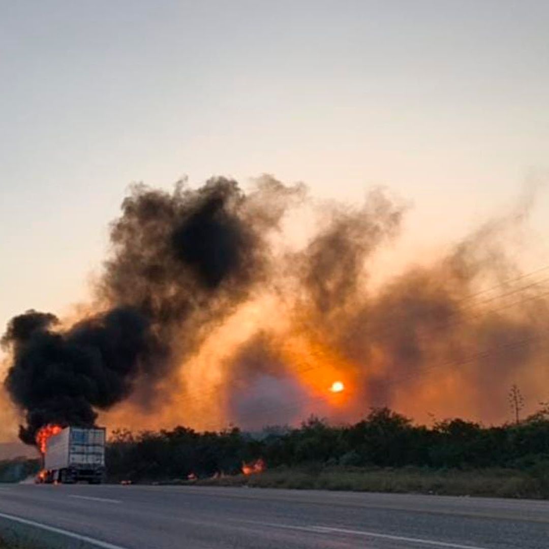 Autoridades Atienden Incendio de Tráiler en Carretera Victoria - Matamoros