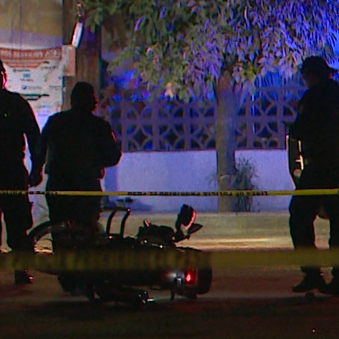 Los agresores huyeron, dejando una motocicleta tirada en el lugar de los hechos