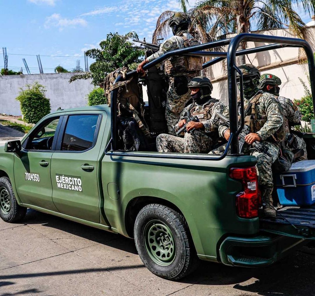 Detienen a 9 Personas Vinculadas al Cártel del Pacífico En Sinaloa; Aseguran Miles de Cartuchos