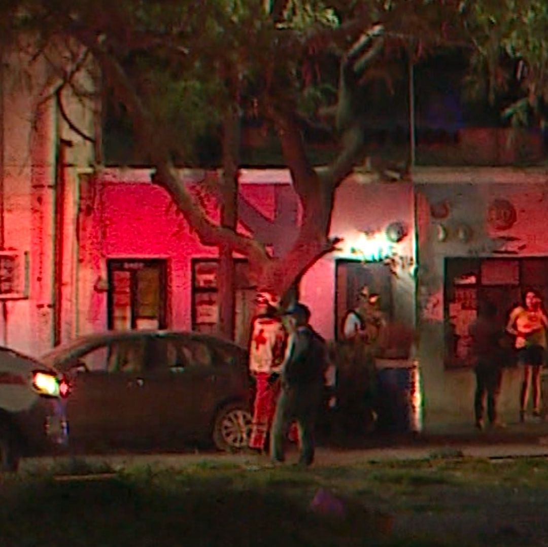 Autoridades encontraron 5 casquillos percutidos en la zona de la agresión.