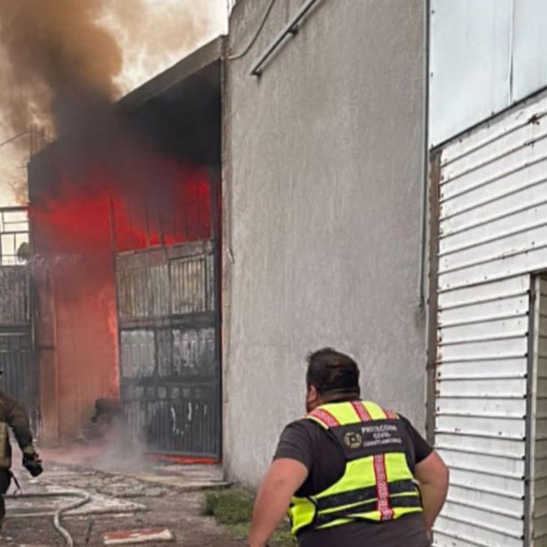 Incendio en Bodega de Baños de Vapor Cuaxiloa en Barrio El Calvario de Cuautlancingo Puebla