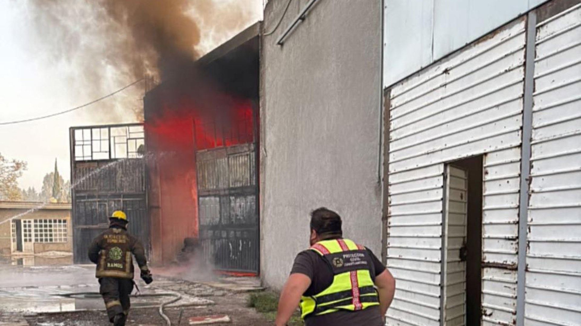 Incendio en Bodega de Baños de Vapor Cuaxiloa en Barrio El Calvario de Cuautlancingo Puebla