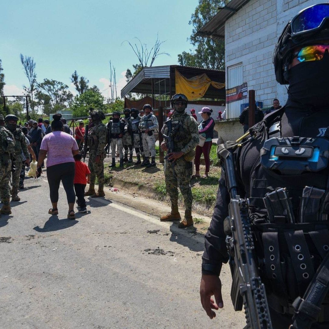 policías en Tejupilco