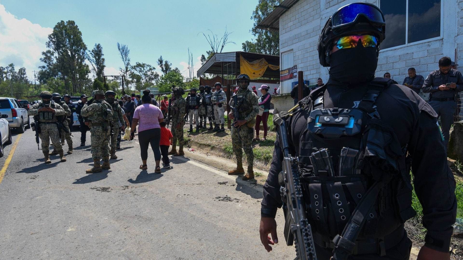 policías en Tejupilco