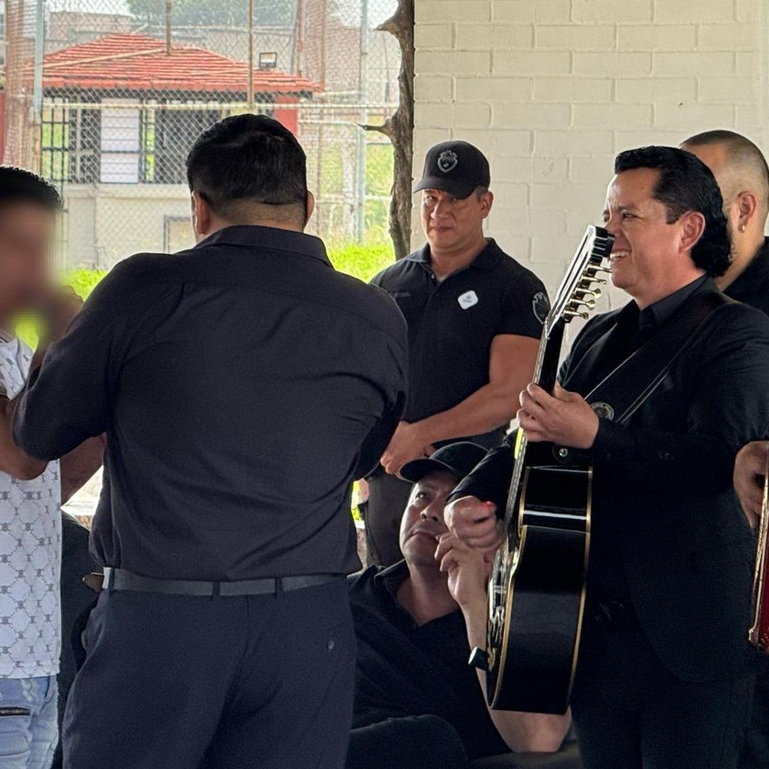 ¿De Qué Trata? 'Los Alegres del Barranco' Cantan a Jóvenes Tema 'El Consejo'