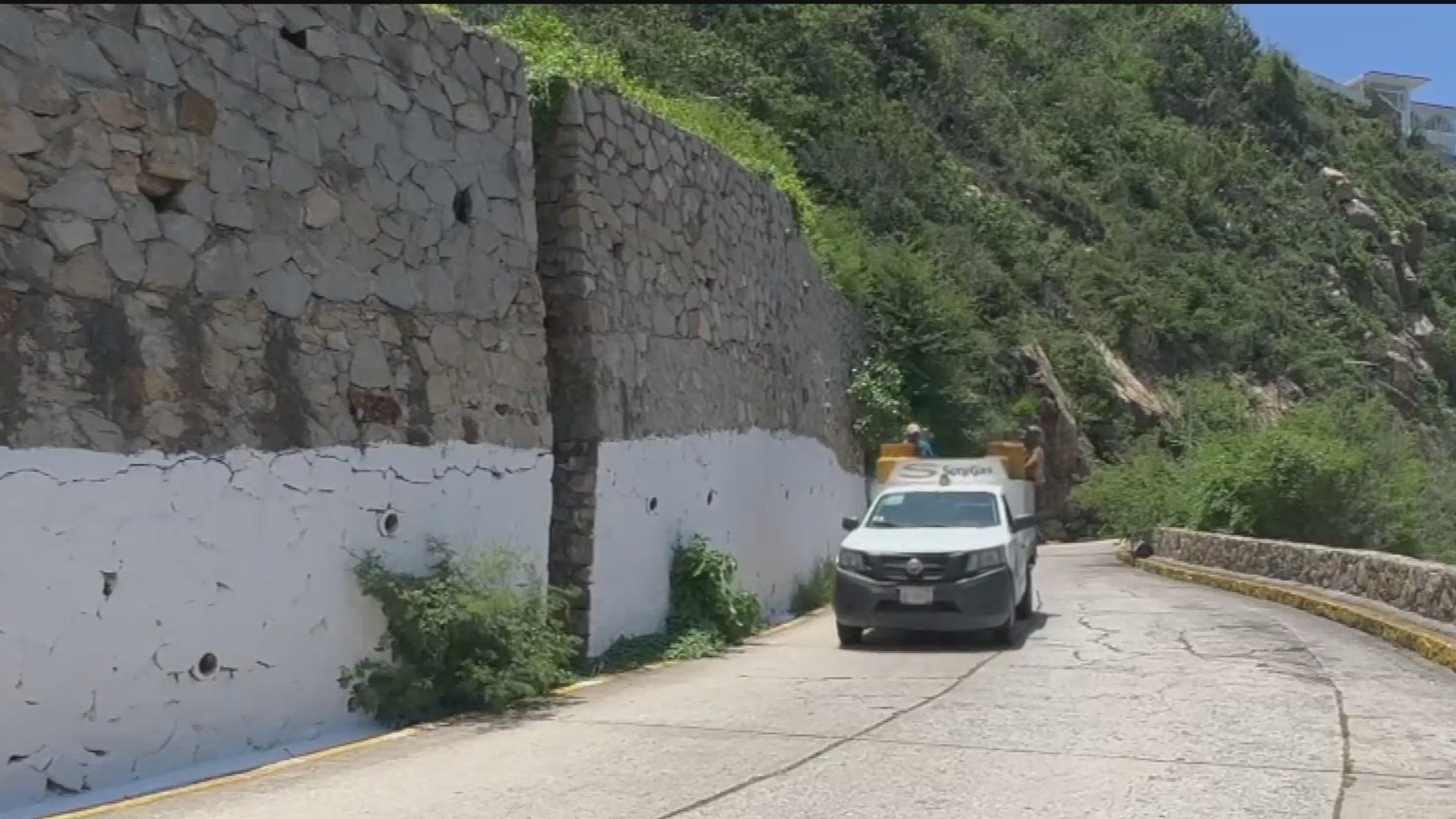 Muros y Paredes de Sinfonía del Mar y la Quebrada Generan Temor, en Acapulco