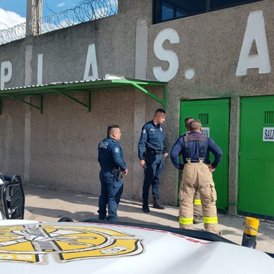 Fábrica Se Incendia y Jefes Impiden Paso de Bomberos; Hay Empleados Lesionados