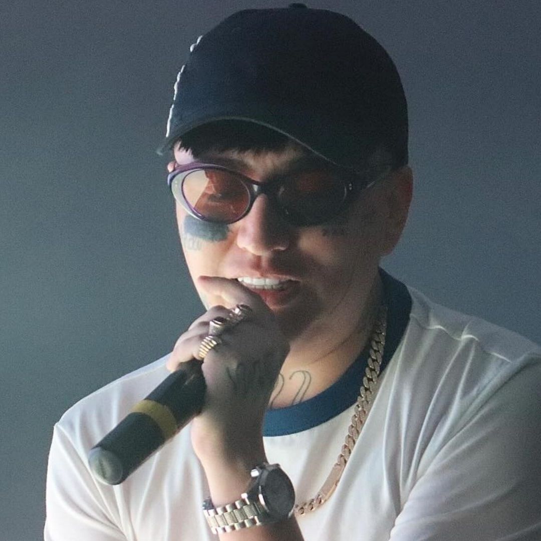 Dani Flow denuncia robo de gorra en pleno concierto