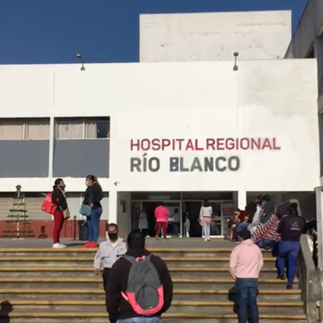 La mujer víctima de este ataque fue trasladada por sus familiares al hospital para que recibiera atención médica.