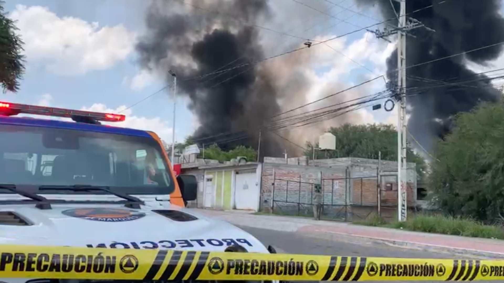 Fuerte Incendio en el Parque Industrial La Cruz de Querétaro
