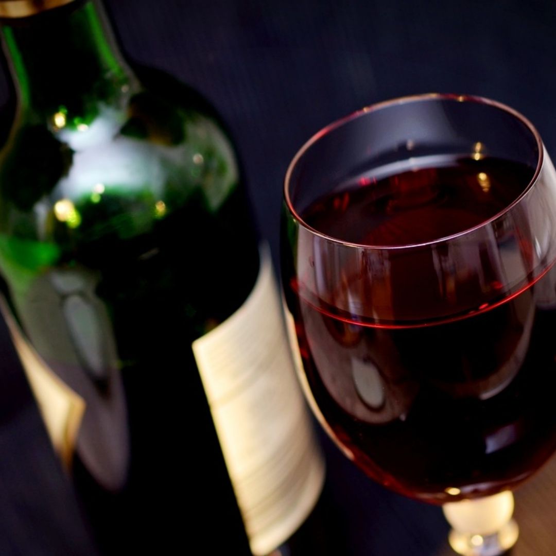 España expulsa a mexicana por robo de botellas de vino