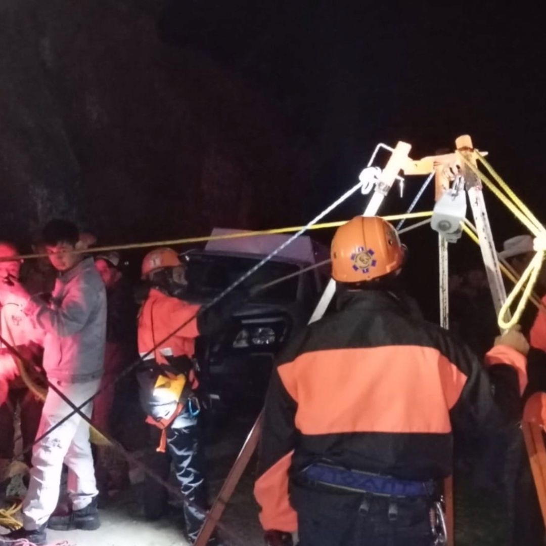 En un operativo especial con brigadistas del Escuadrón Nacional de Rescate quienes lograron recuperar el cuerpo de la joven Atenas B. R., quien había sido reportada como desaparecida en Xalapa.