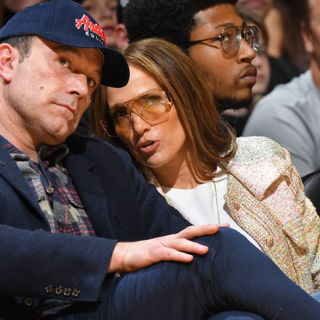 La última vez que se vio junta a la pareja fue el pasado 16 de marzo cuando asistieron al juego de los Lakers ante Warriors en la Crypto.com Arena. Foto AFP