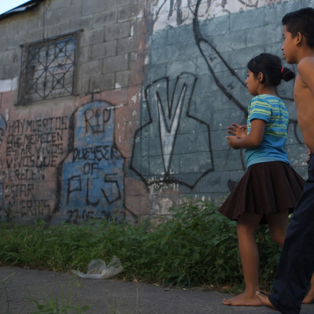 El informe afirma que esos menores no localizados se consideran en mayor riesgo de trata, explotación o trabajo forzado. Foto AFP