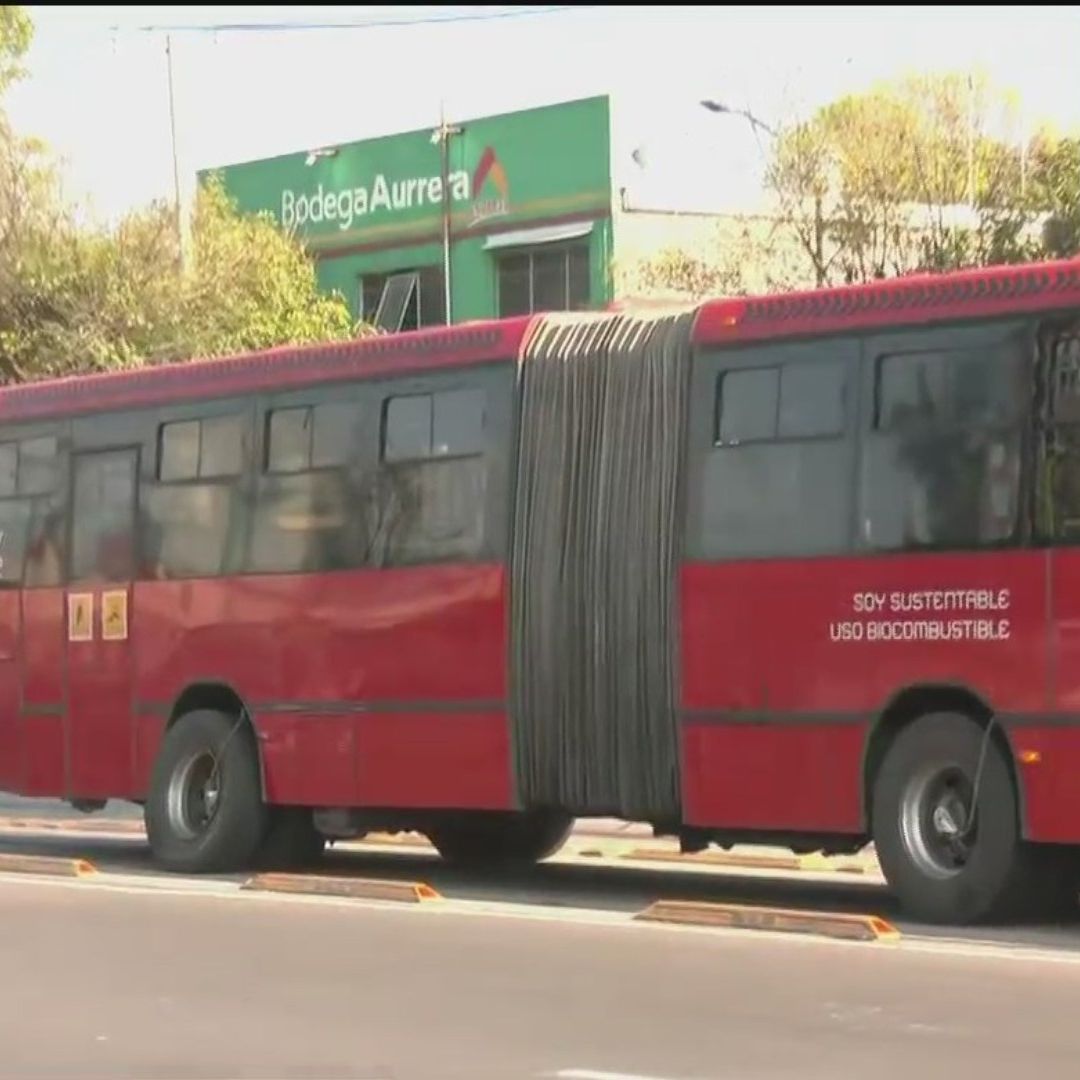 Metrobús pierde llantas traseras en Iztacalco