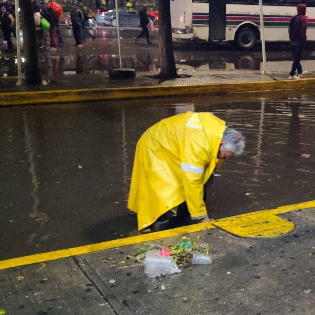 Pese a Inundaciones se Sigue Tirando Basura en las Calles