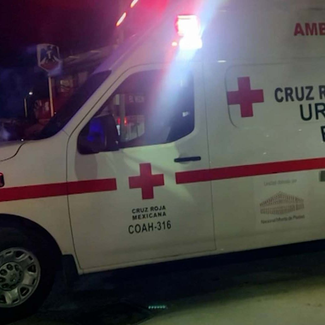 Muere Motociclista al Chocar a Exceso de Velocidad Contra Poste de CFE en Torreón