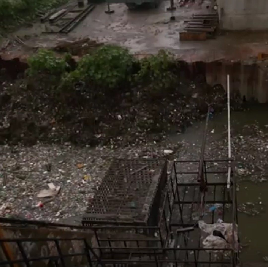 ¿Cómo es un Tapón de Basura que Propicia Inundaciones?