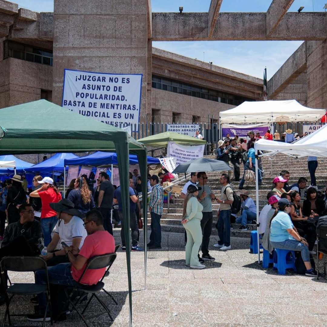 Paro de labores por parte de trabajadores del Poder Judicial de la Federación (PJF) frente a la sede San Lázaro