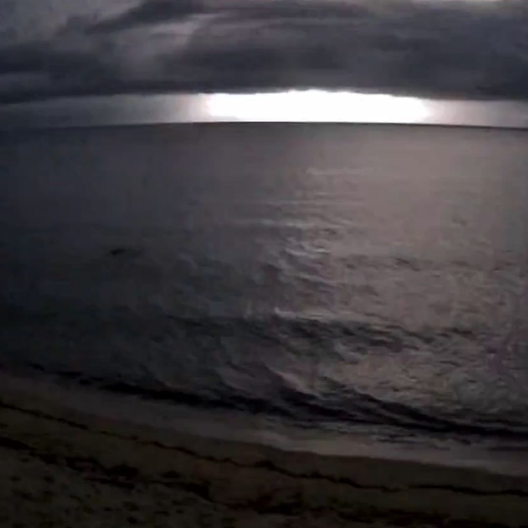 Este martes, las playas de Jalisco amanecieron con una impresionante tormenta eléctrica