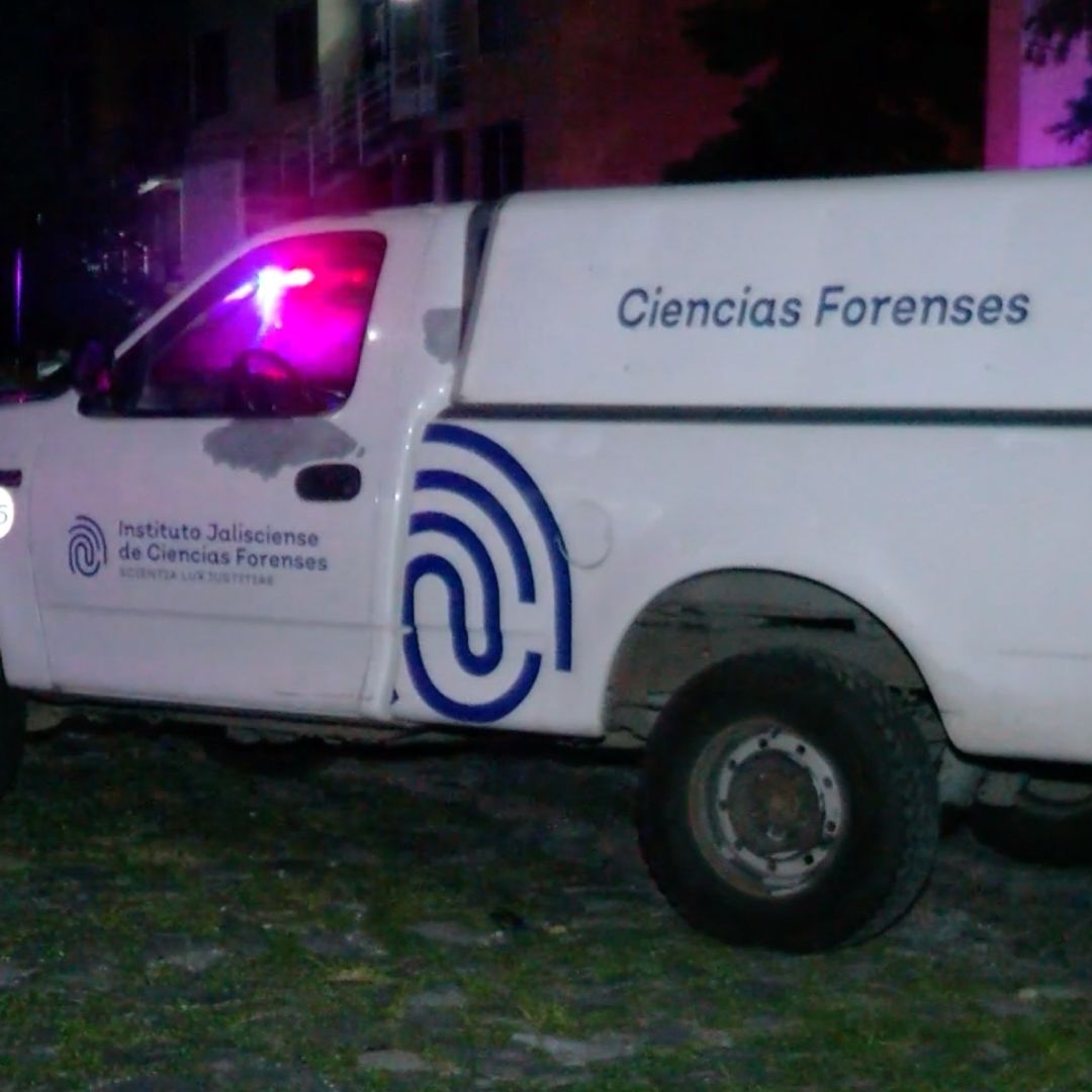 El joven fue atacado a balazos por la espalda por varios sujetos a bordo de tres motocicletas.
