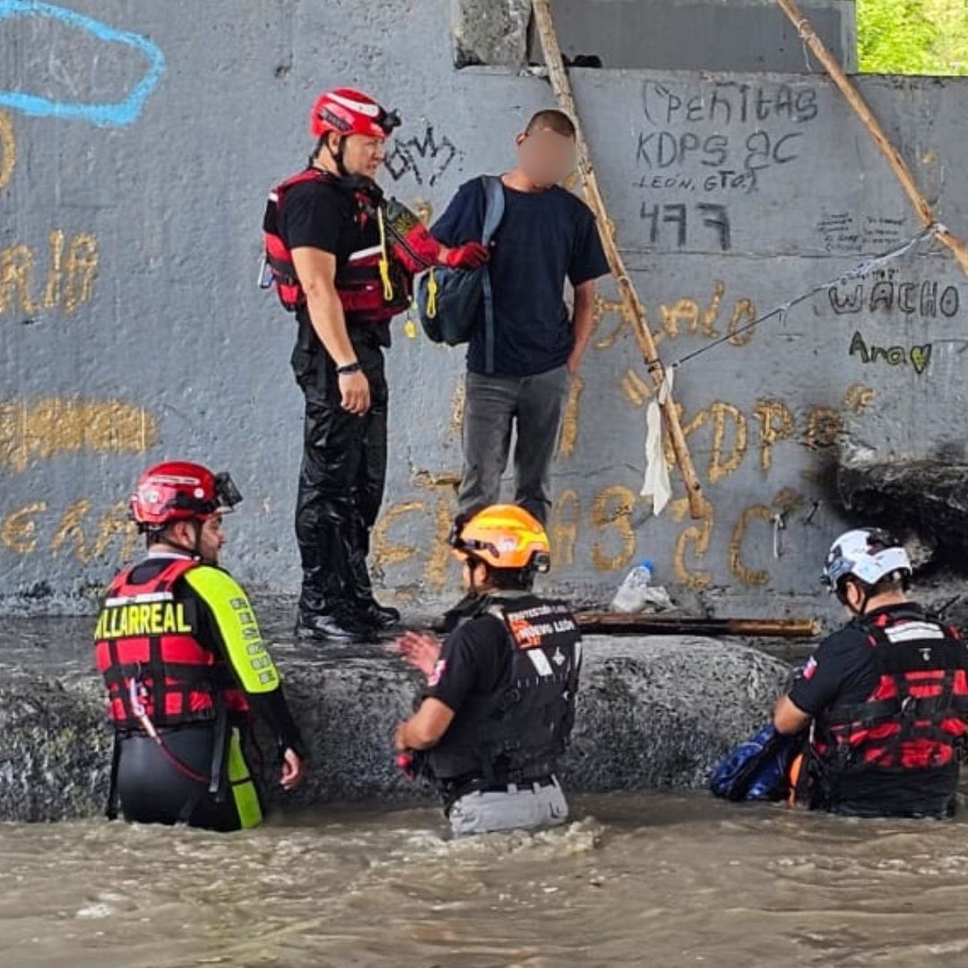 Hombre atrapado Río Santa Catarina