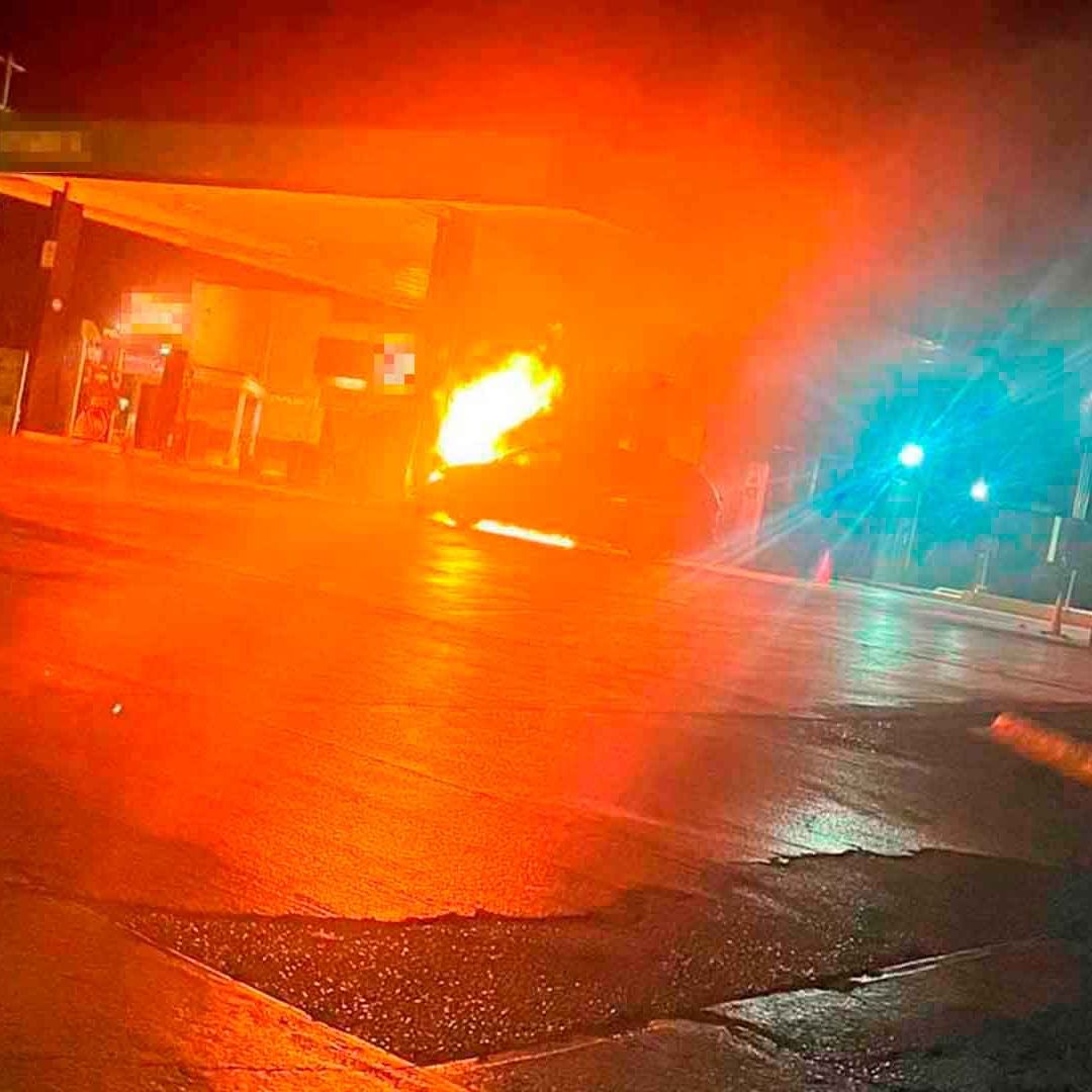 ¡Impactante! Conductor se Estrella contra Gasolinera y se Salva de Incendio