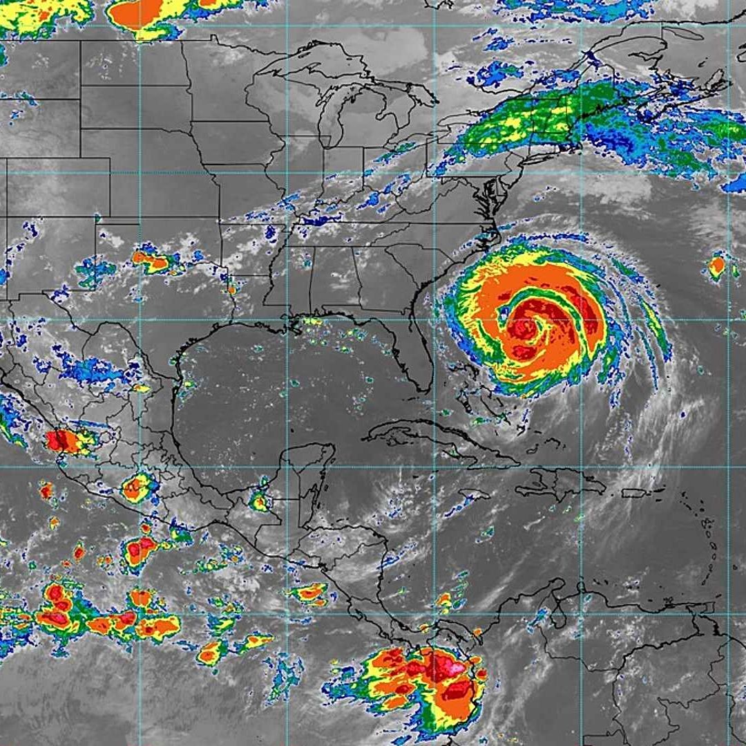 Imagen de satélite del huracán Erin en el océano Atlántico