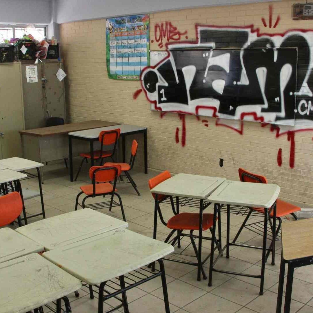 Escuela vandalizada