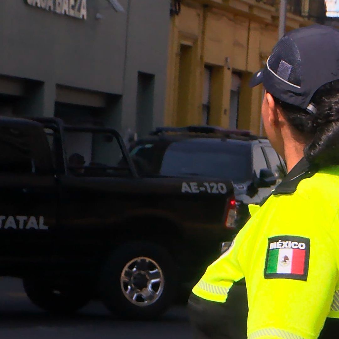 Dos elementos de la Policía Vial vinculados por extorsionar a conductor.