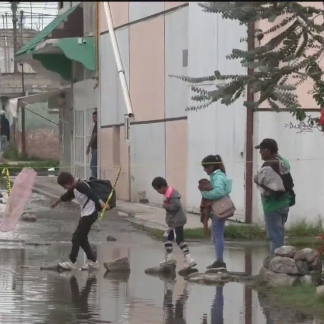 Estudiantes no pueden regresar a clases por inundaciones en Chalco