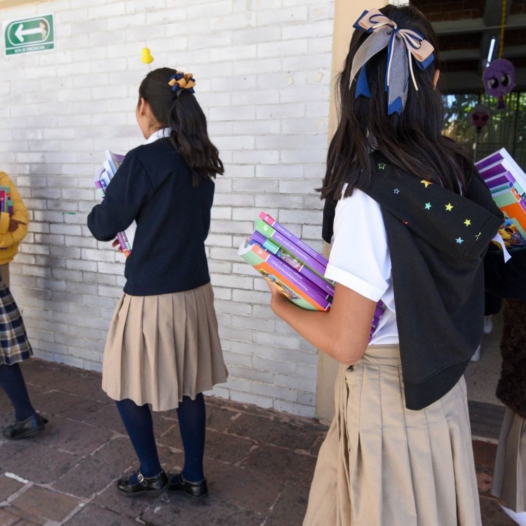 Este lunes, miles de estudiantes regresaron a los salones de clases en México