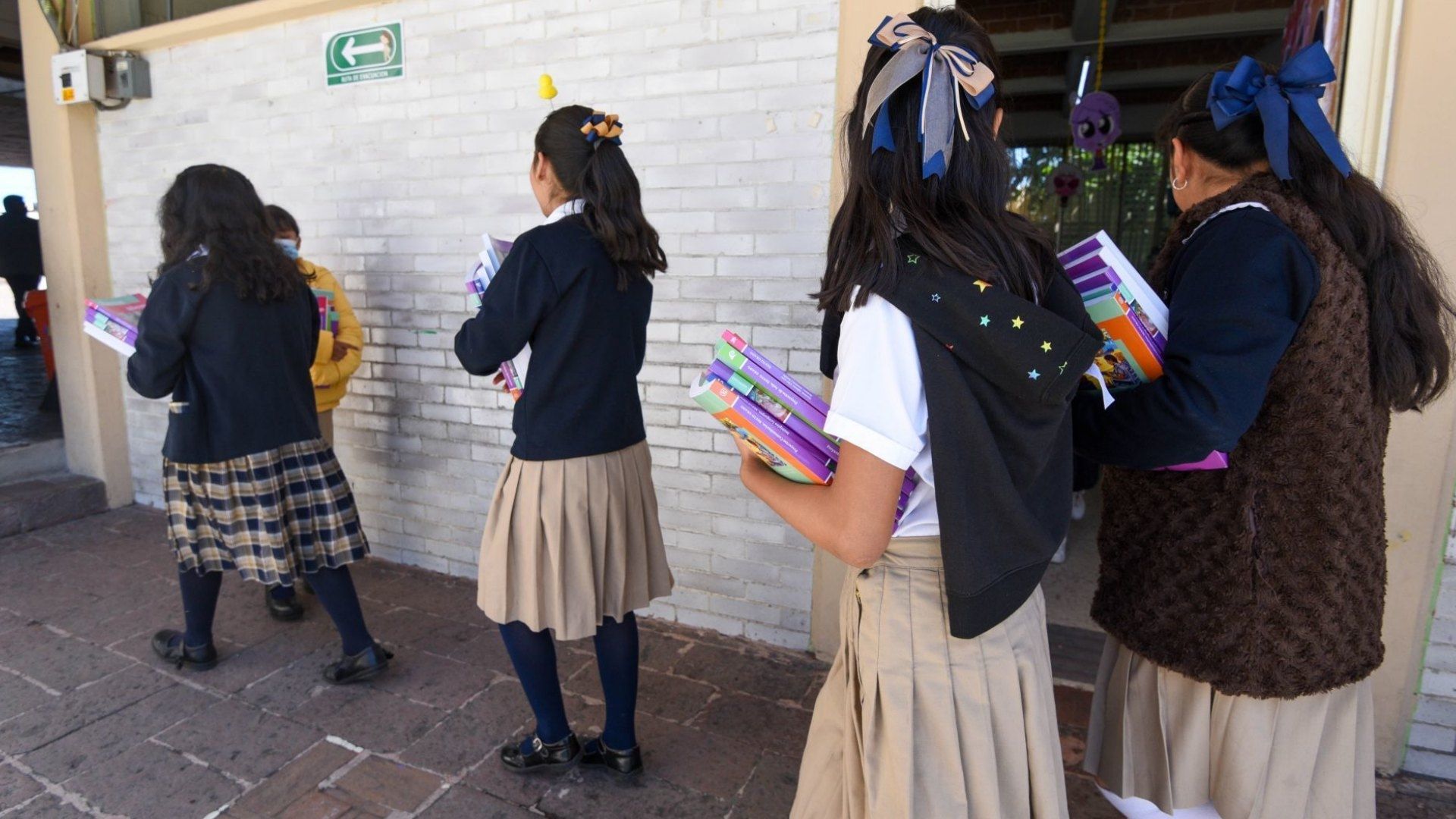 Este lunes, miles de estudiantes regresaron a los salones de clases en México