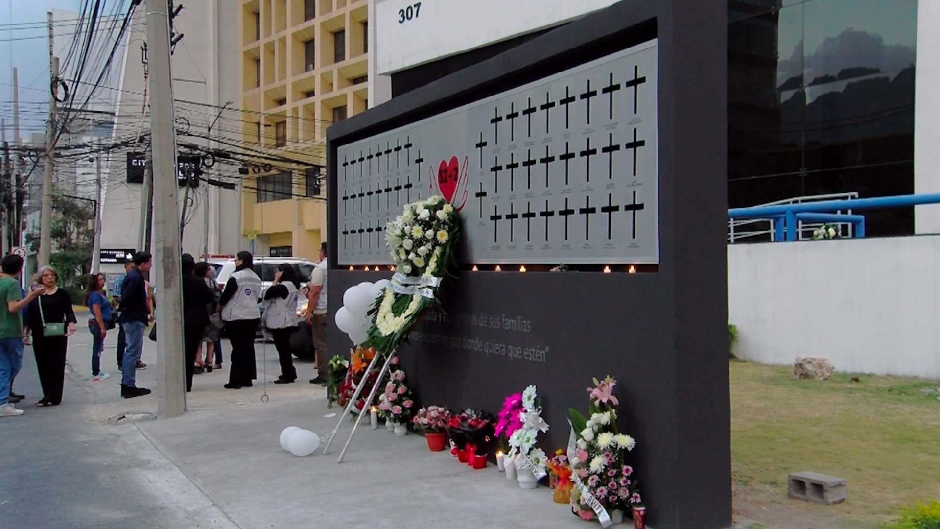 Develan Memorial para Víctimas de Casino Royale en Monterrey, NL