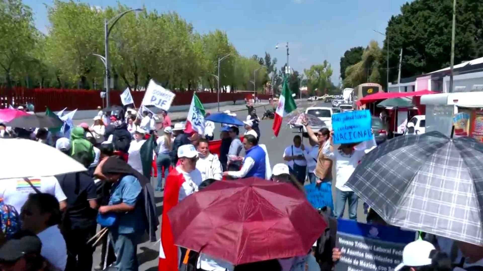 Trabajadores del Poder Judicial Protestan frente a la Cámara de Diputados
